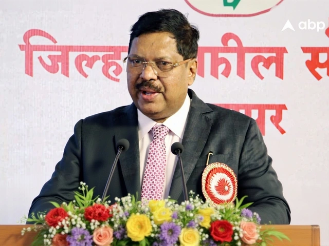 71 वर्षीय वकील ने सुप्रीम कोर्ट में सीजेआई बीआर गावई पर जूते फेंके, बार काउंसिल ने तुरंत निलंबन